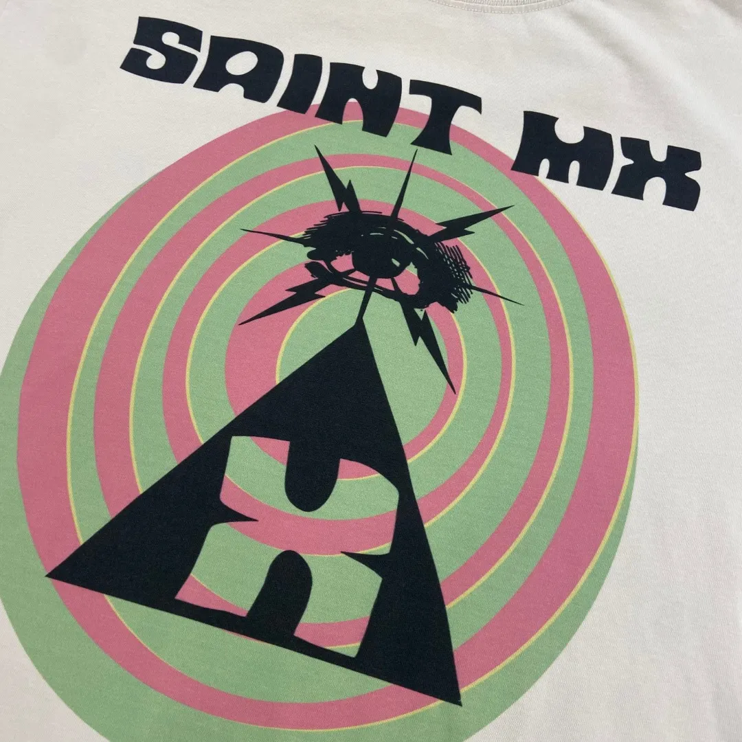 Saint Michael's new bull's-eye print retro pure cotton loose short-sleeved T-shirt with digital white ink direct injection, the fabric is breathable and the pattern is three-dimensional and clear. Fabric: Double yarn 240g Style number: S858 Size: S-M-L-XL Color: Off-white Price: P110